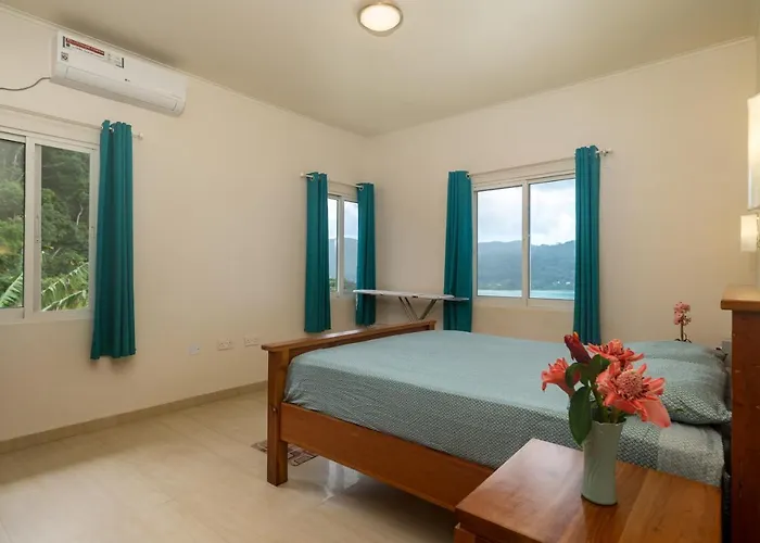 Апартаменты View Retreat Selfcatering Anse a La Mouche