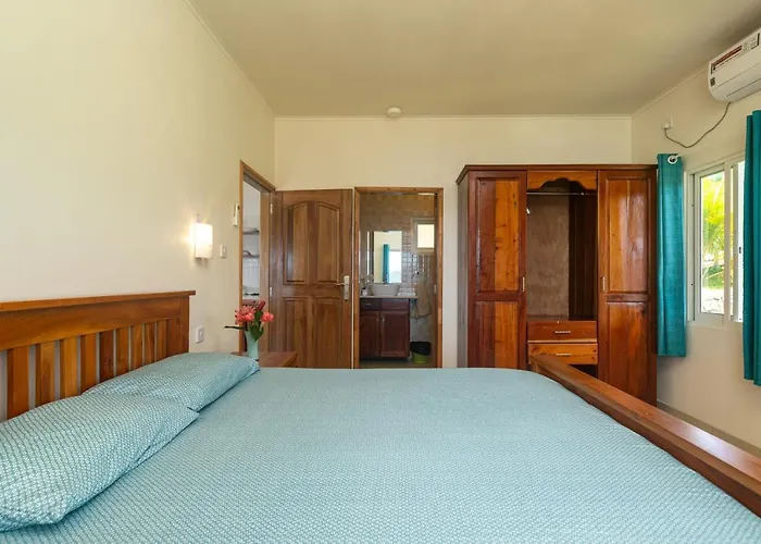 Апартаменты View Retreat Selfcatering Anse a La Mouche