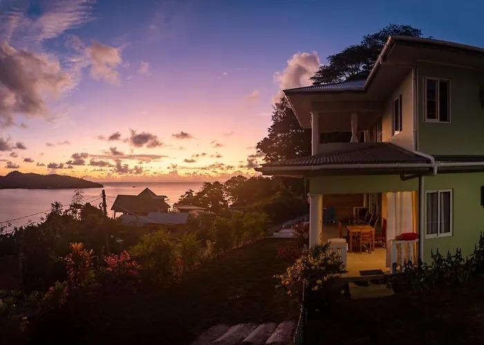 Апартаменты View Retreat Selfcatering Anse a La Mouche