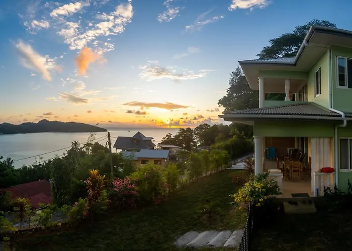 Апартаменты View Retreat Selfcatering Anse a La Mouche